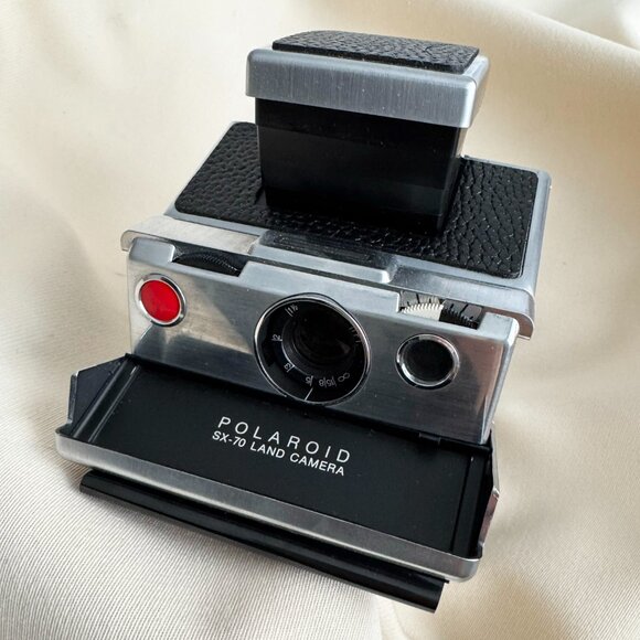 Polaroid SX-70 Camera (MOD'd for 600 film) - Picture 6 of 6